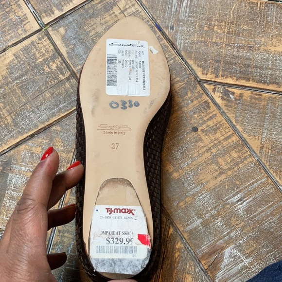 Santoni luxury leather weaved peep toe shoes. Size 7. - Picture 2 of 4